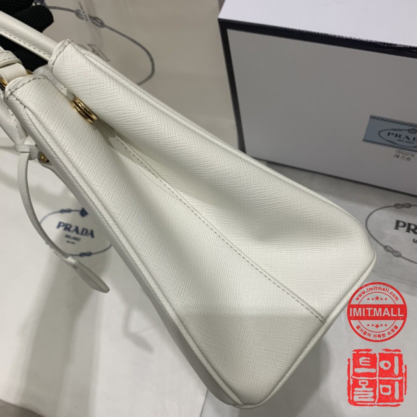 prada_xxxxx_big_00003.jpg
