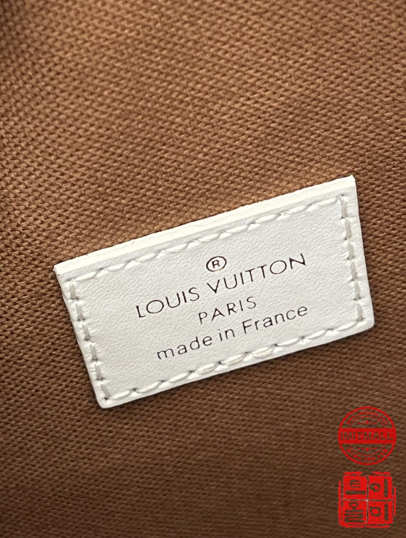louis_vuitton_xxxxx_big_00012.jpg