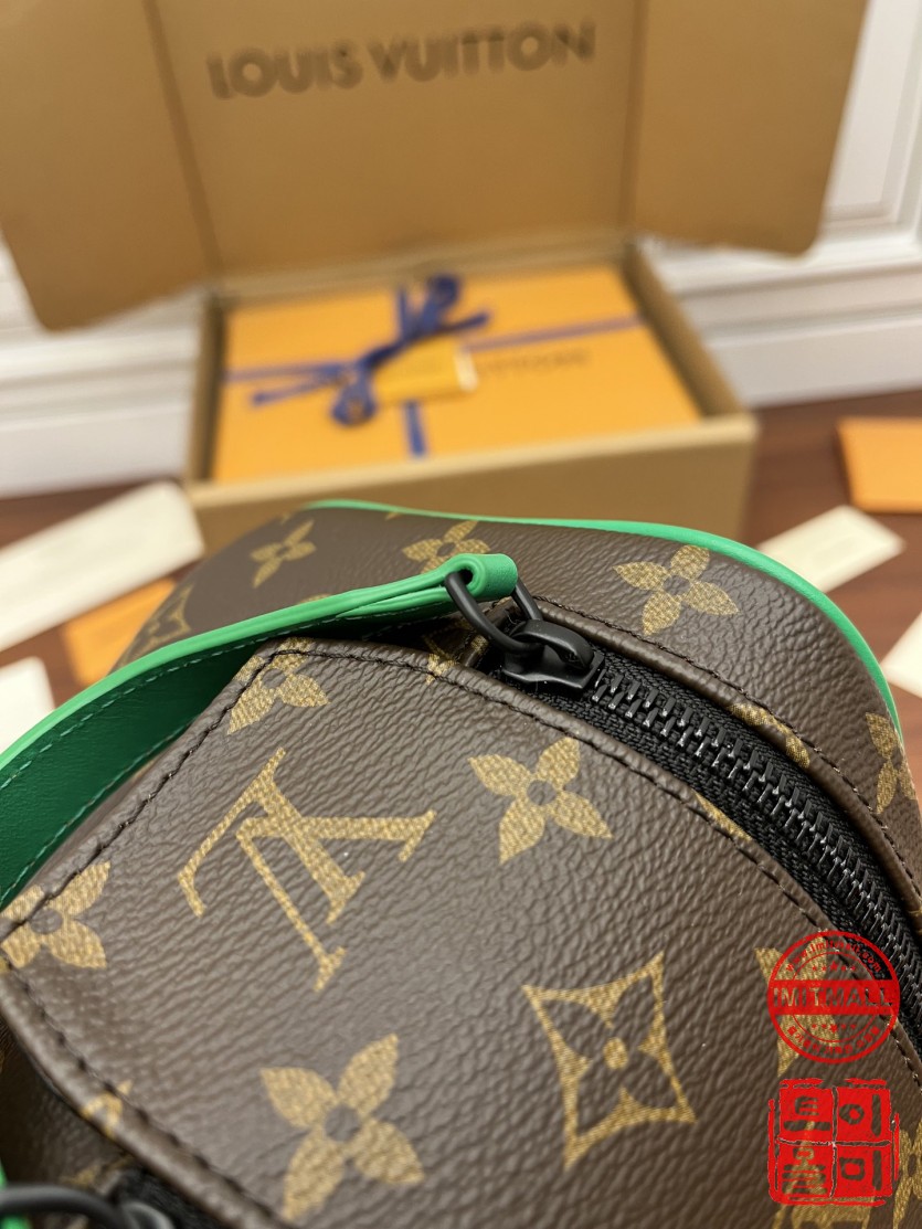 louis_vuitton_xxxxx_big_00009.jpg