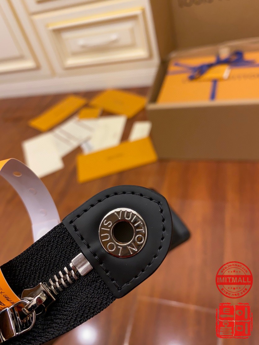 louis_vuitton_xxxxx_big_00008.jpg