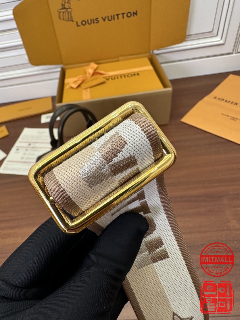 louis_vuitton_xxxxx_big_00018.jpg