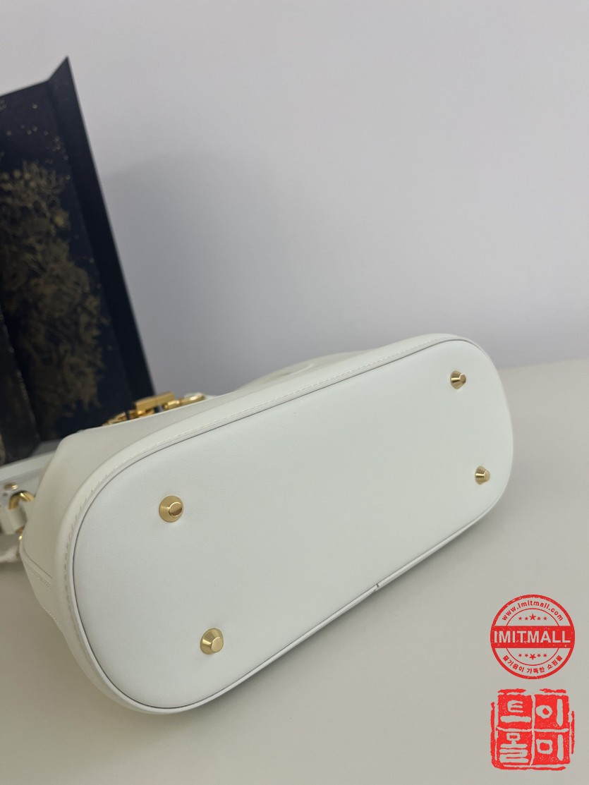 dior_xxxxx_big_00005.jpg