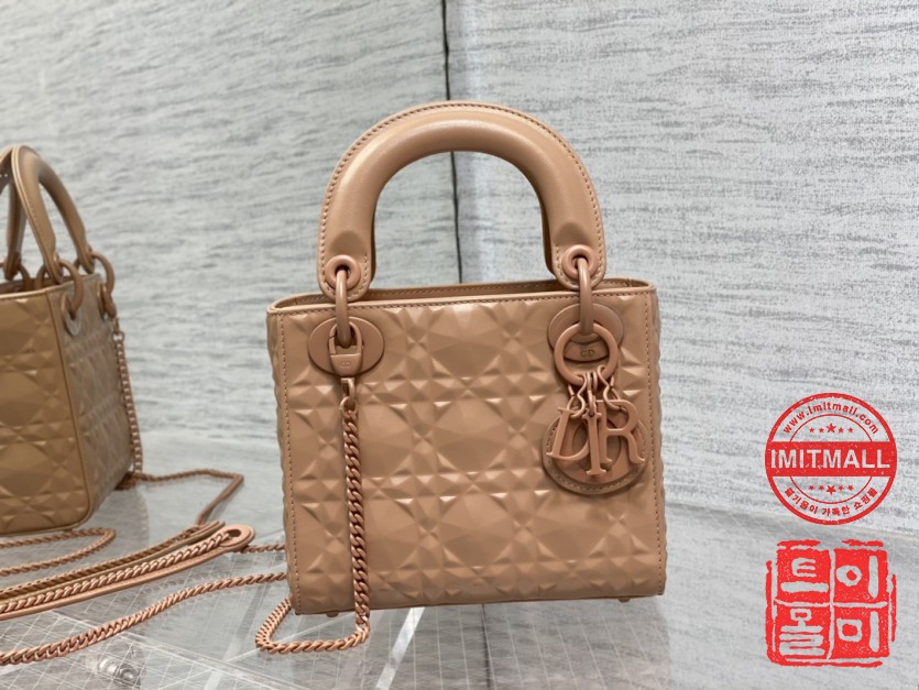 dior_xxxxx_big_00002.jpg