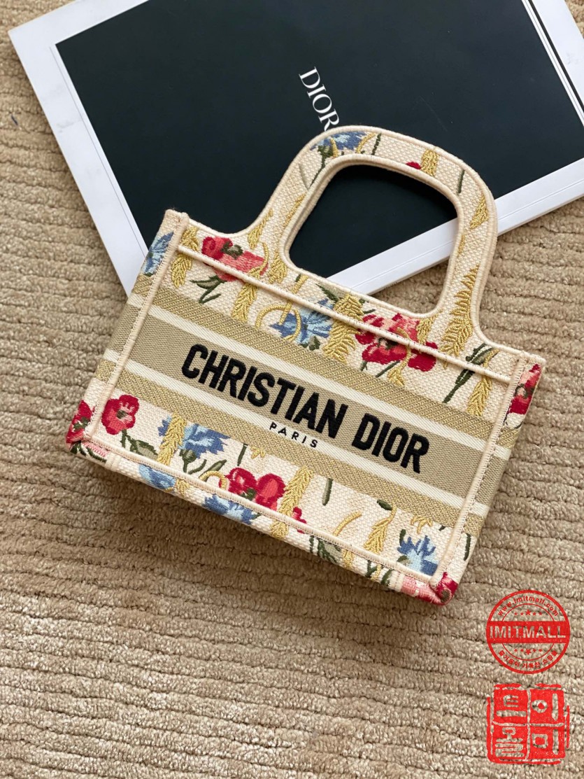 dior_xxxxx_big_00001.jpg
