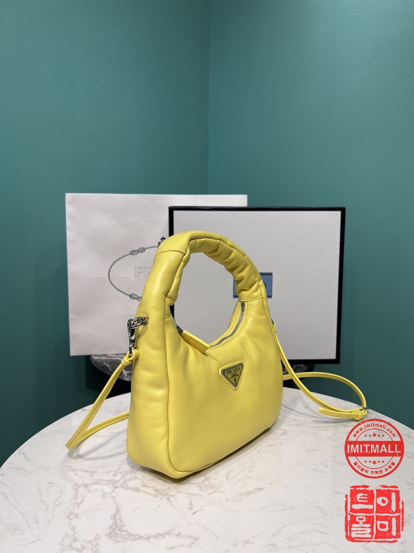 prada_xxxxx_big_00002.jpg