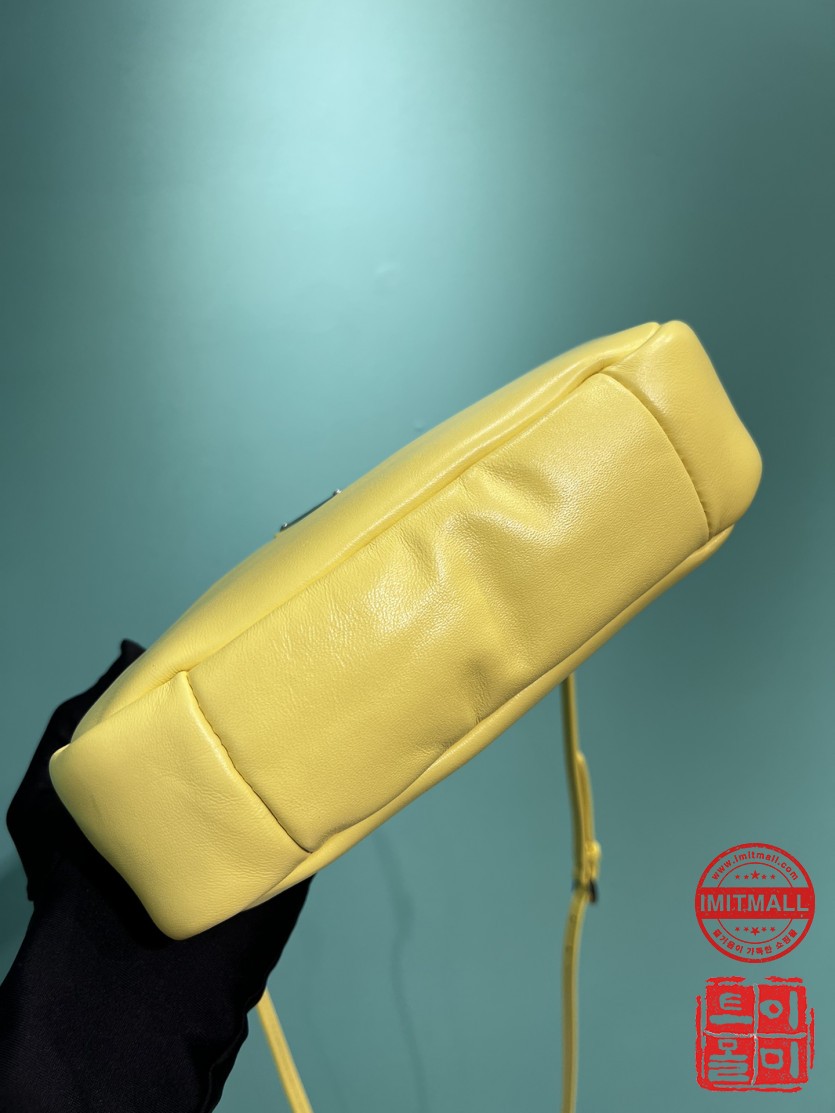 prada_xxxxx_big_00004.jpg
