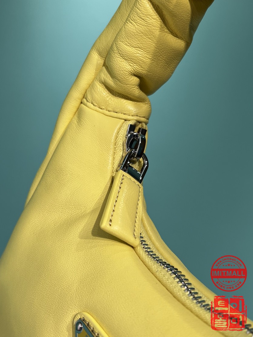 prada_xxxxx_big_00006.jpg