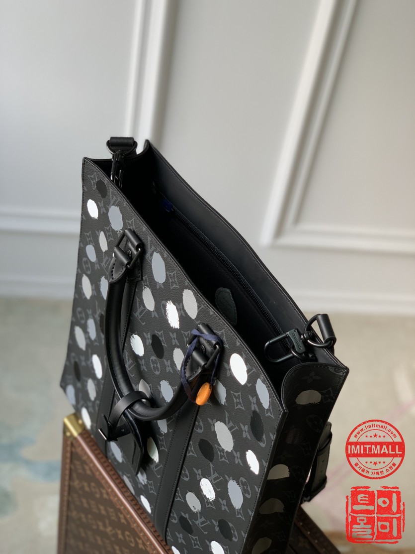 louis_vuitton_xxxxx_big_00005.jpg