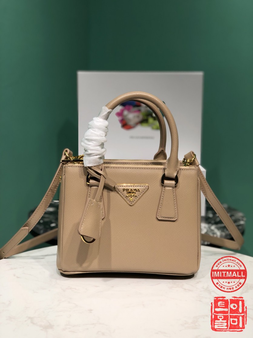 prada_xxxxx_big_00001.jpg