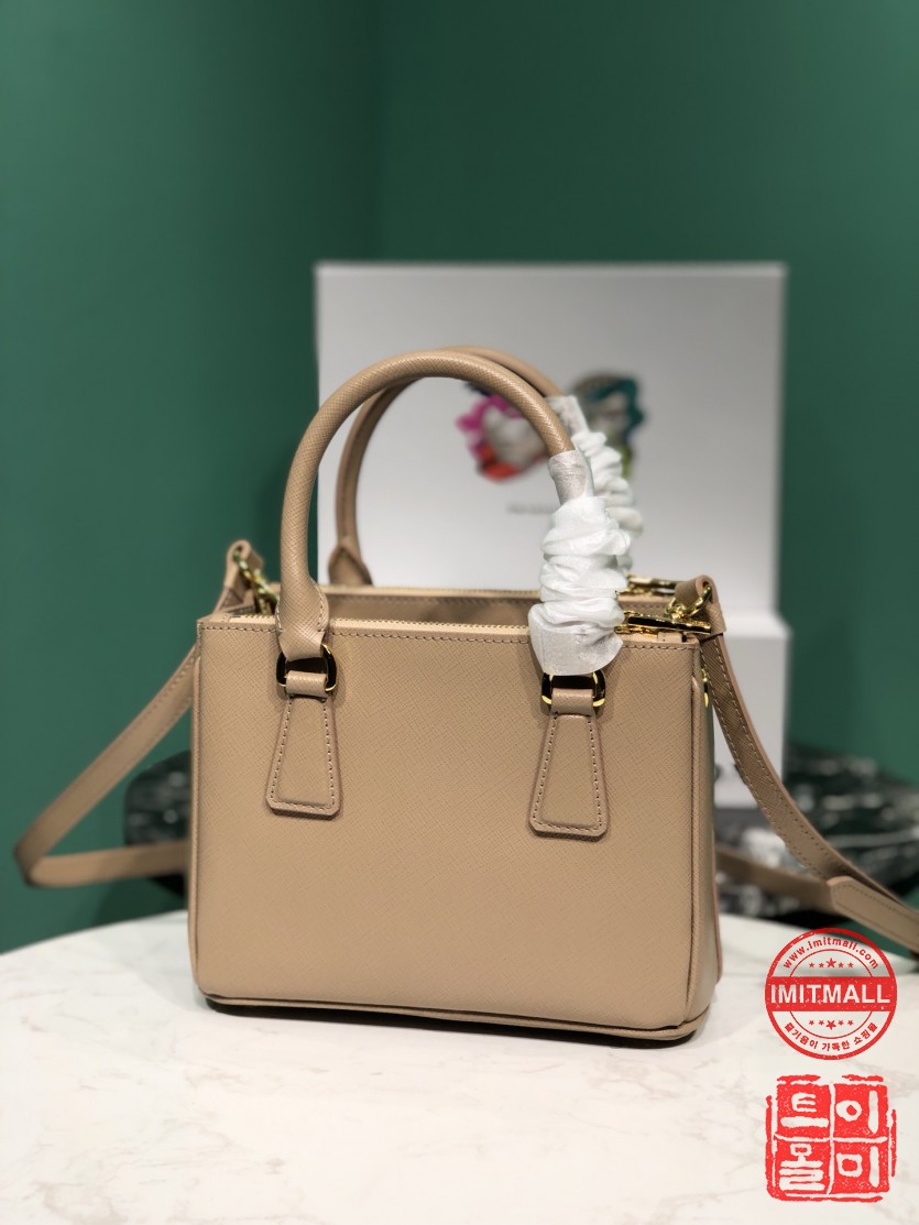 prada_xxxxx_big_00003.jpg