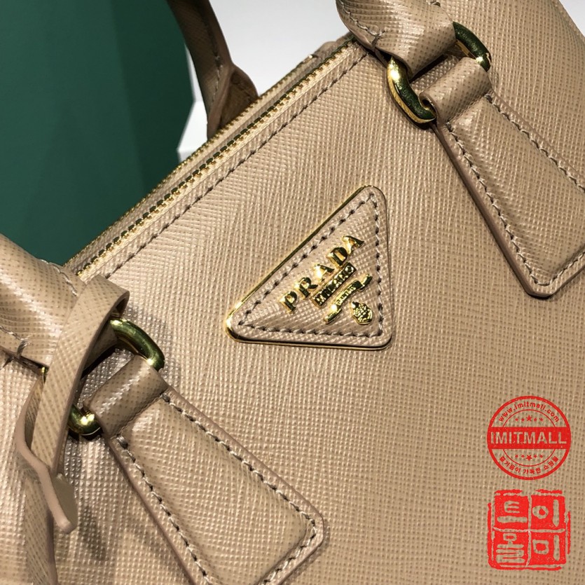 prada_xxxxx_big_00006.jpg