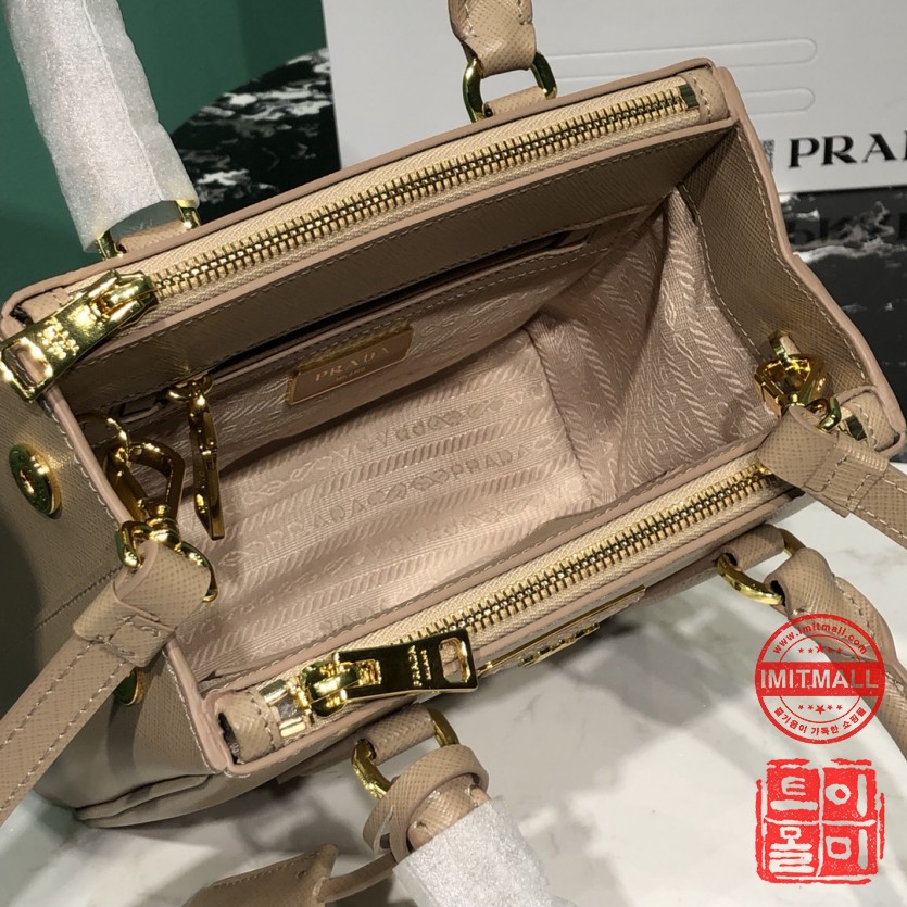 prada_xxxxx_big_00009.jpg