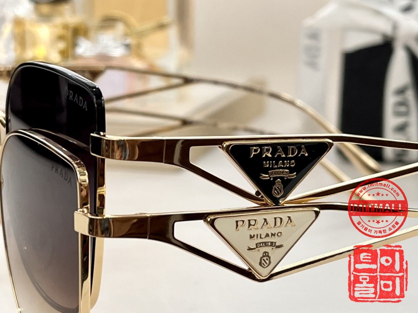 prada_xxxxx_big_00008.jpg
