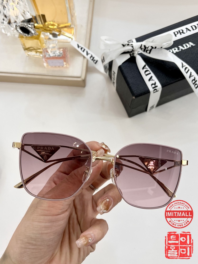 prada_xxxxx_big_00010.jpg