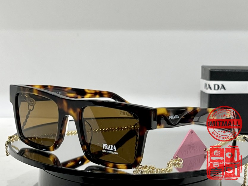 prada_xxxxx_big_00005.jpg