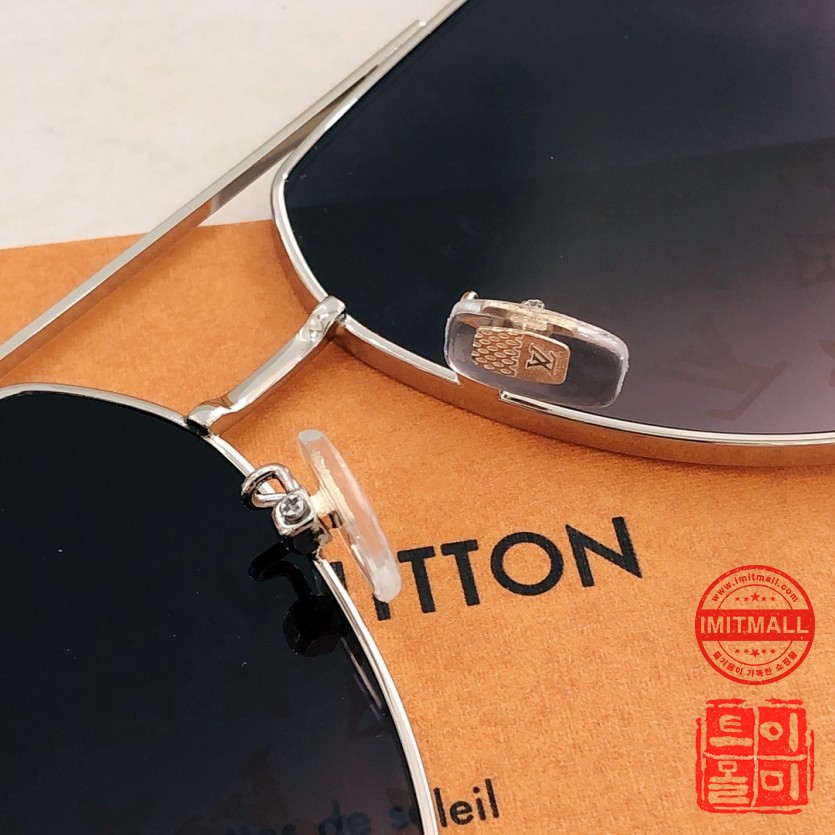 louis_vuitton_xxxxx_big_00009.jpg