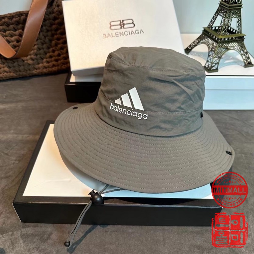 balenciaga_xxxxx_big_00002.jpg