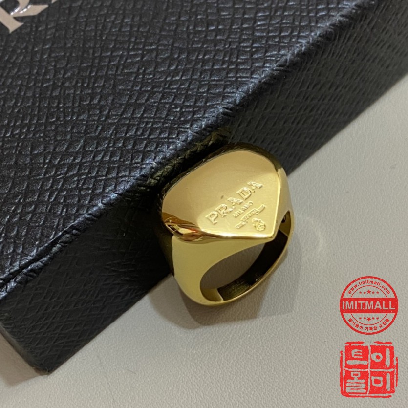 prada_xxxxx_big_00003.jpg