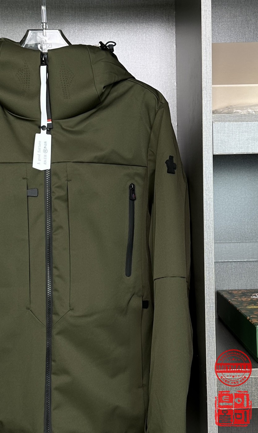 moncler_xxxxx_big_00002.jpg
