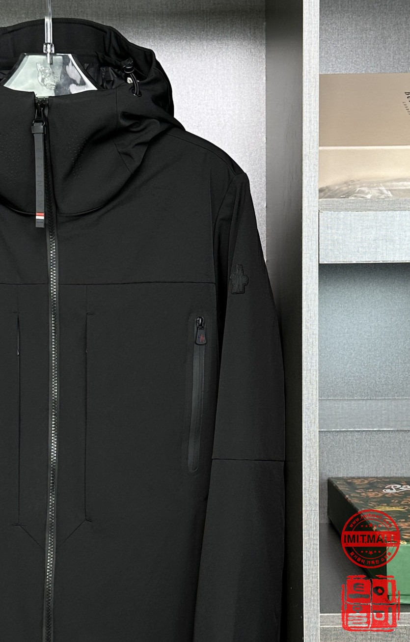 moncler_xxxxx_big_00002.jpg
