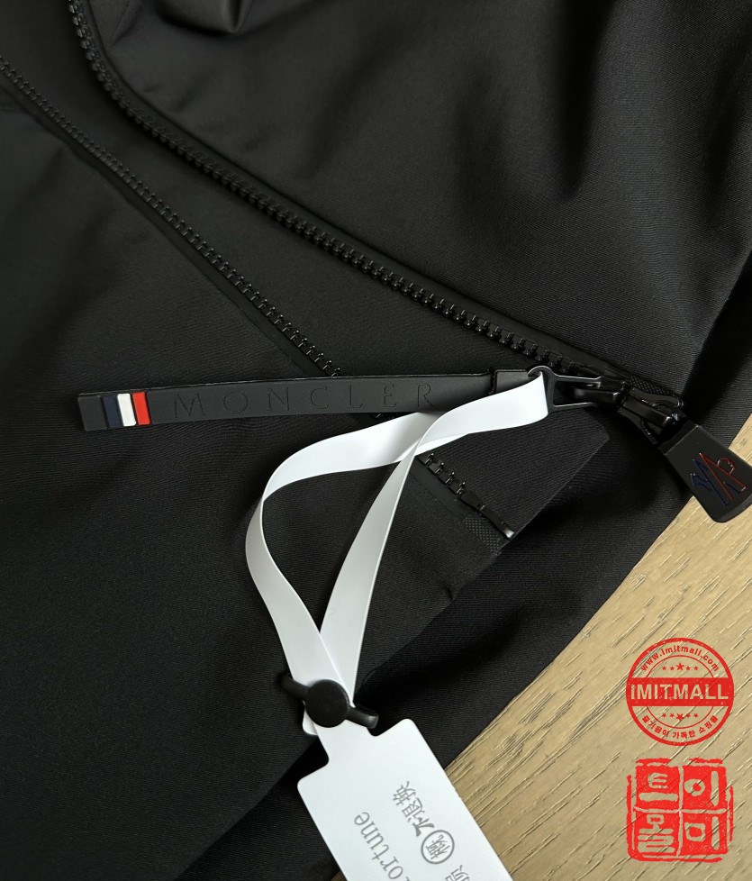 moncler_xxxxx_big_00007.jpg