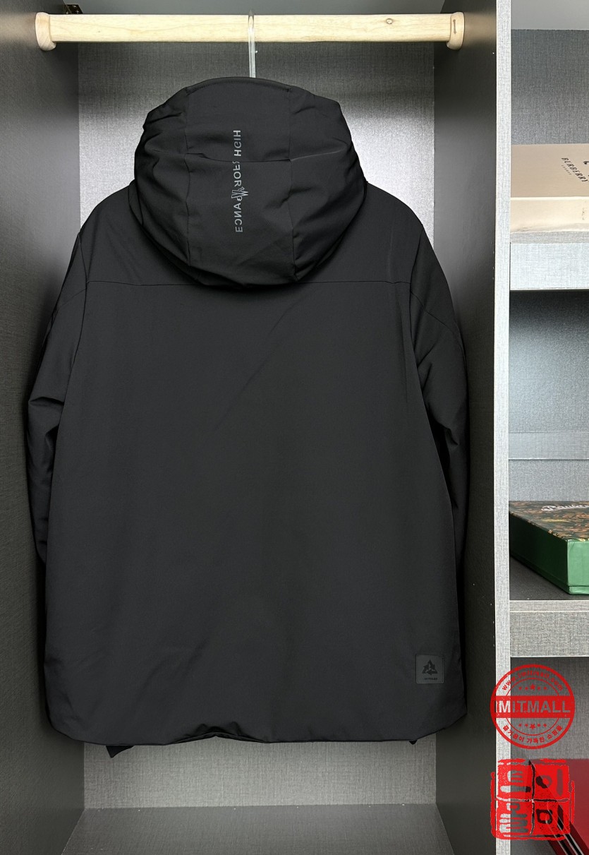 moncler_xxxxx_big_00009.jpg