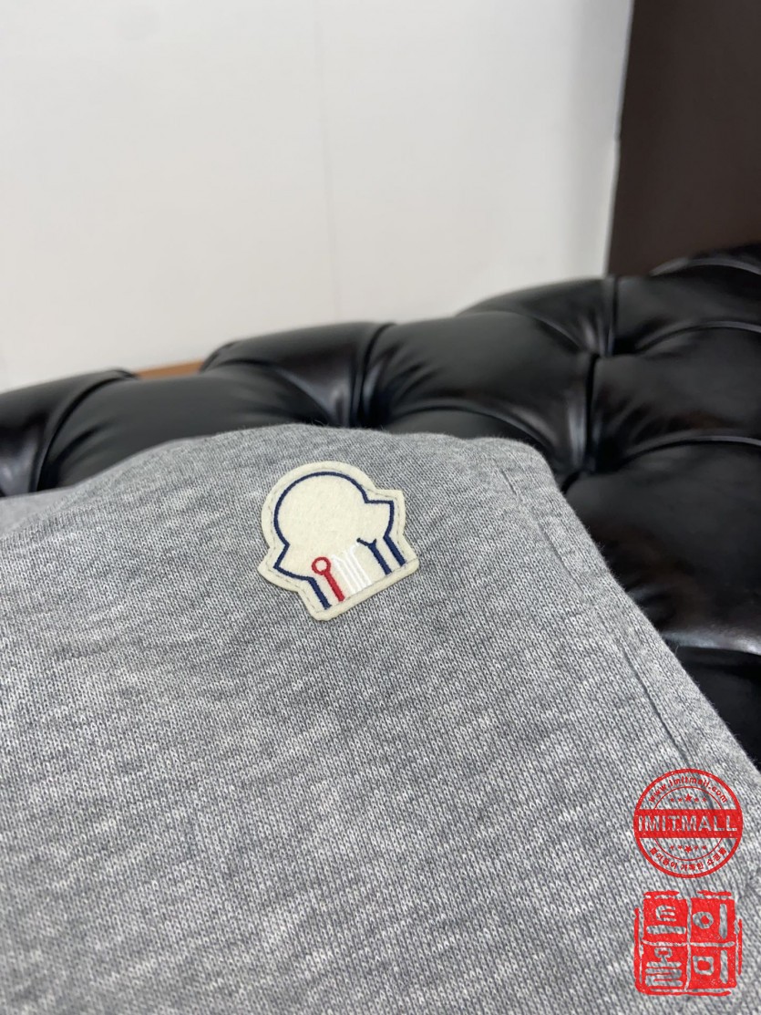 moncler_xxxxx_big_00004.jpg
