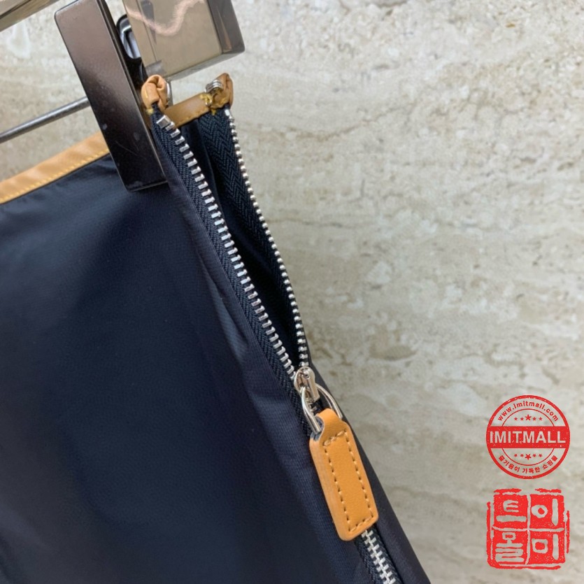 prada_xxxxx_big_00006.jpg