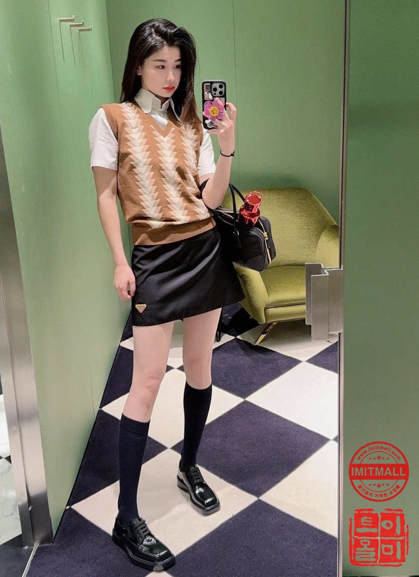 prada_xxxxx_big_00010.jpg