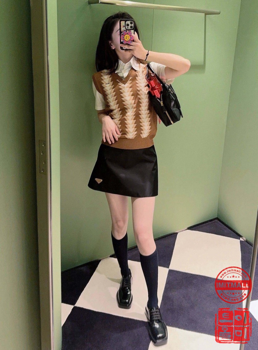 prada_xxxxx_big_00012.jpg