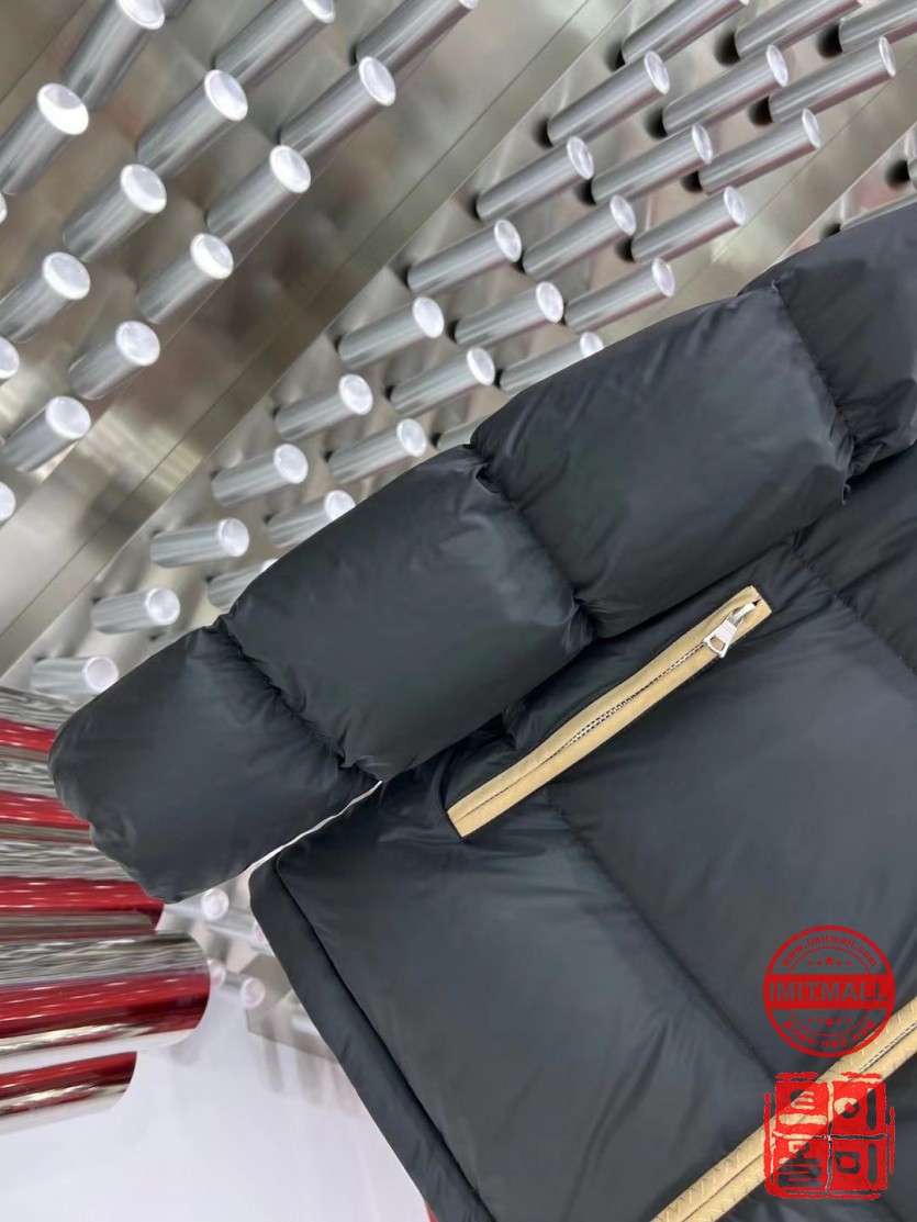 moncler_xxxxx_big_00004.jpg