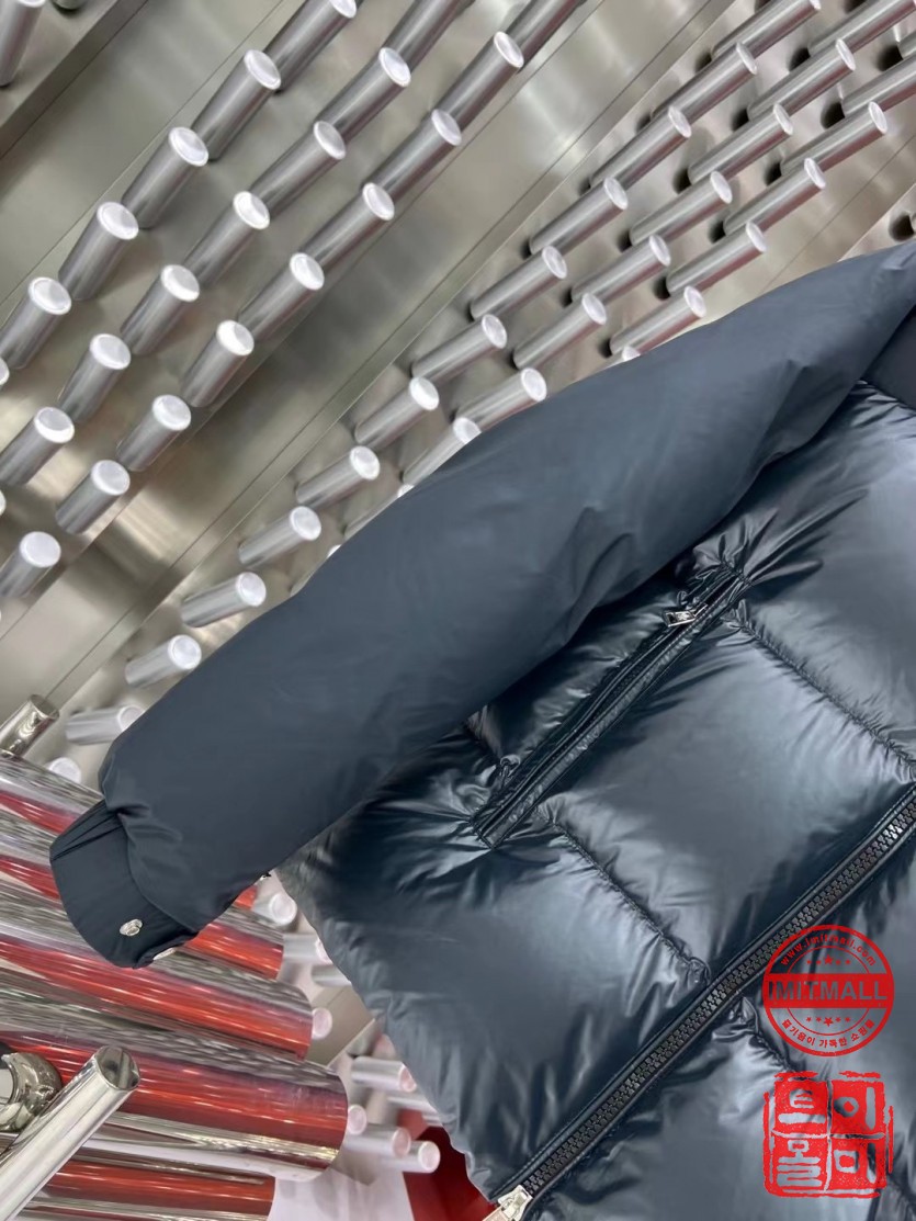 moncler_xxxxx_big_00004.jpg
