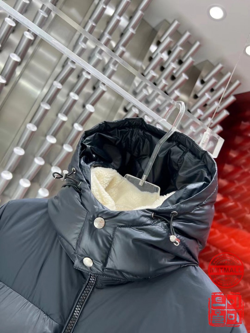 moncler_xxxxx_big_00005.jpg