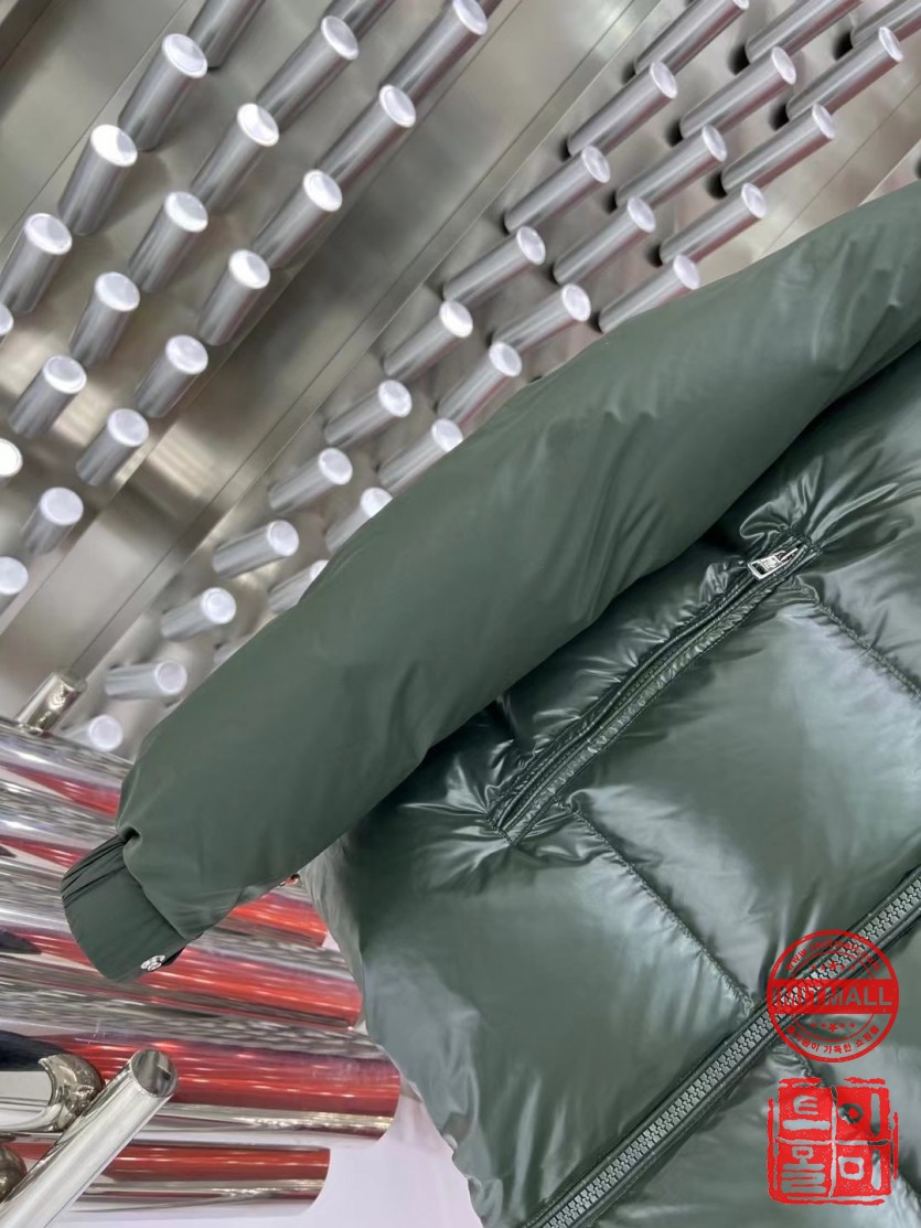 moncler_xxxxx_big_00004.jpg