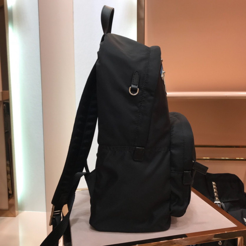 prada_xxxxx_big_00002.jpg