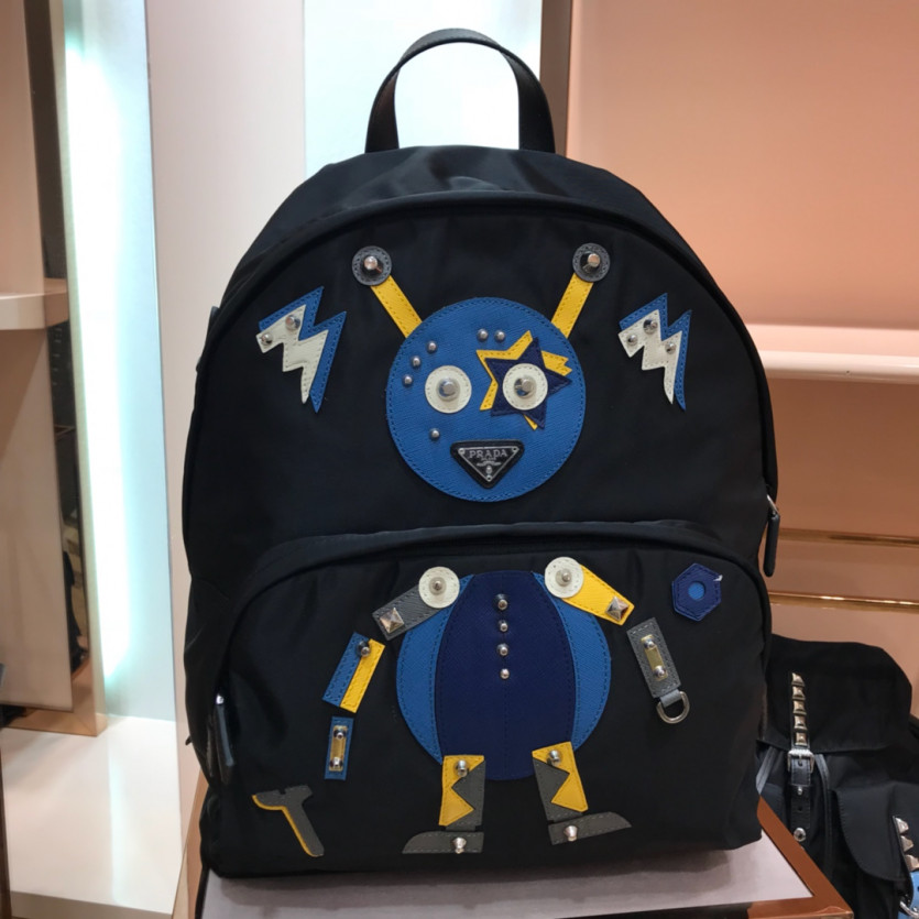 prada_xxxxx_big_00001.jpg