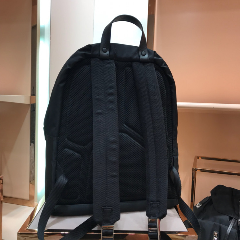 prada_xxxxx_big_00003.jpg
