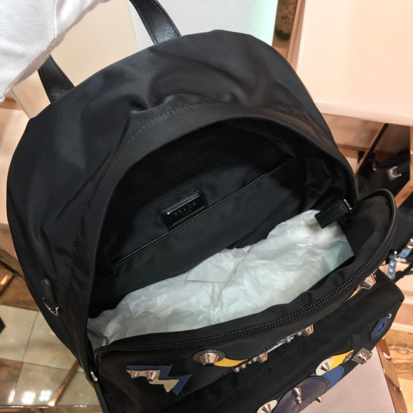 prada_xxxxx_big_00007.jpg