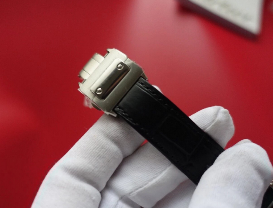 cartier_xxxxx_big_00009.jpg