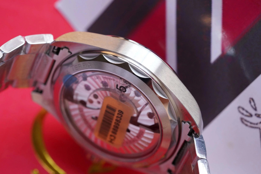 omega_xxxxx_big_00012.jpg