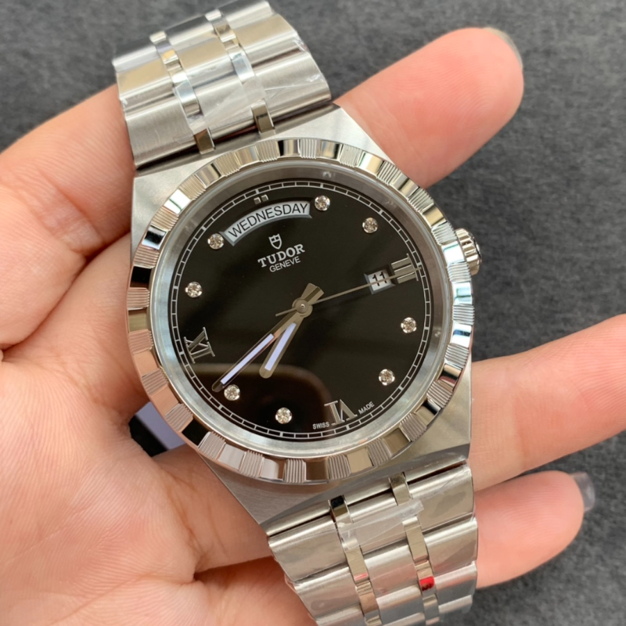 tudor_xxxxx_big_00002.jpg