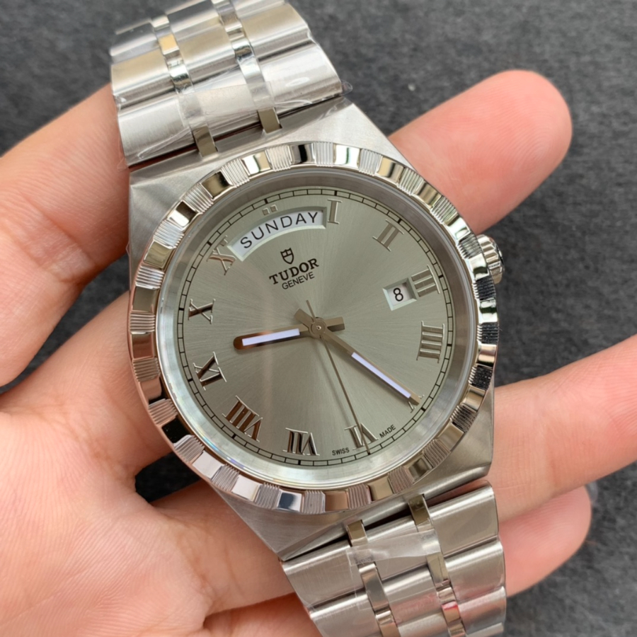 tudor_xxxxx_big_00002.jpg