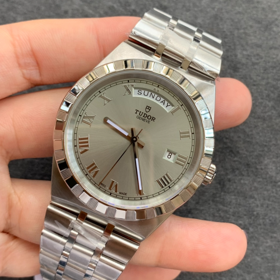 tudor_xxxxx_big_00003.jpg