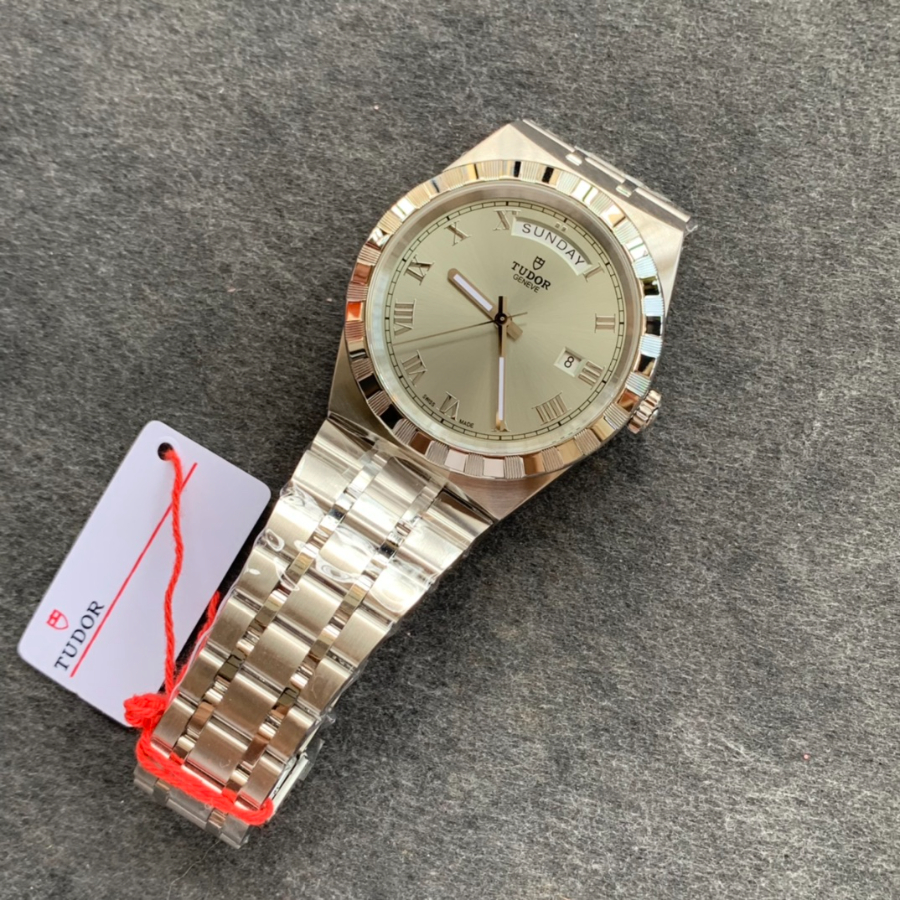 tudor_xxxxx_big_00009.jpg