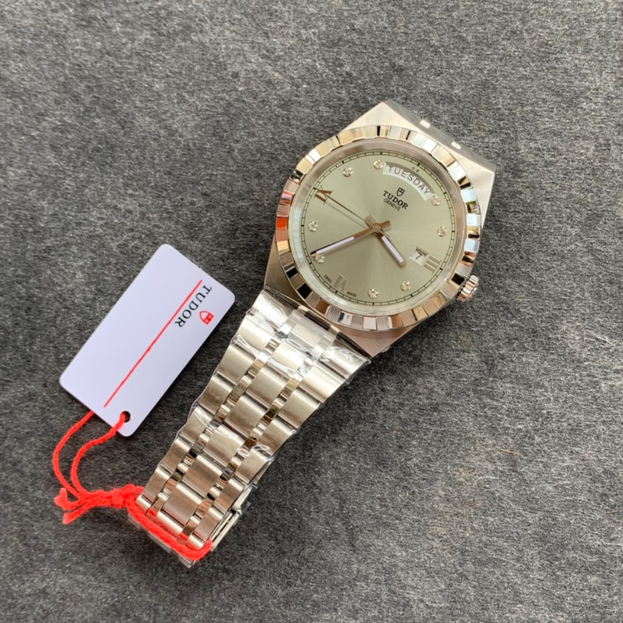 tudor_xxxxx_big_00009.jpg