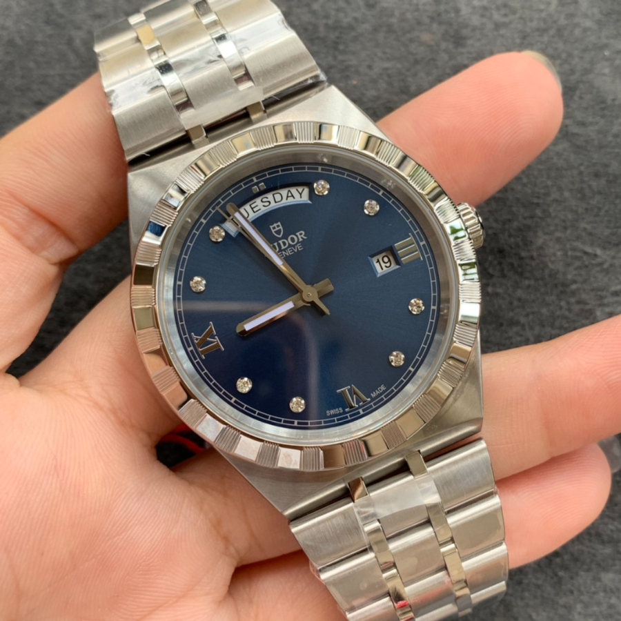 tudor_xxxxx_big_00002.jpg
