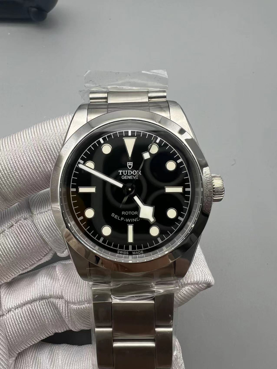 tudor_xxxxx_big_00002.jpg
