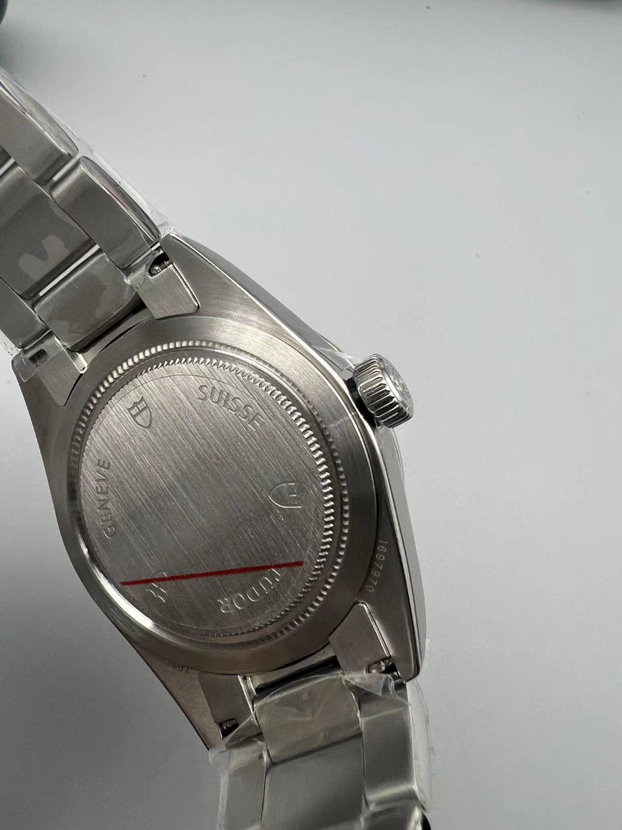 tudor_xxxxx_big_00006.jpg