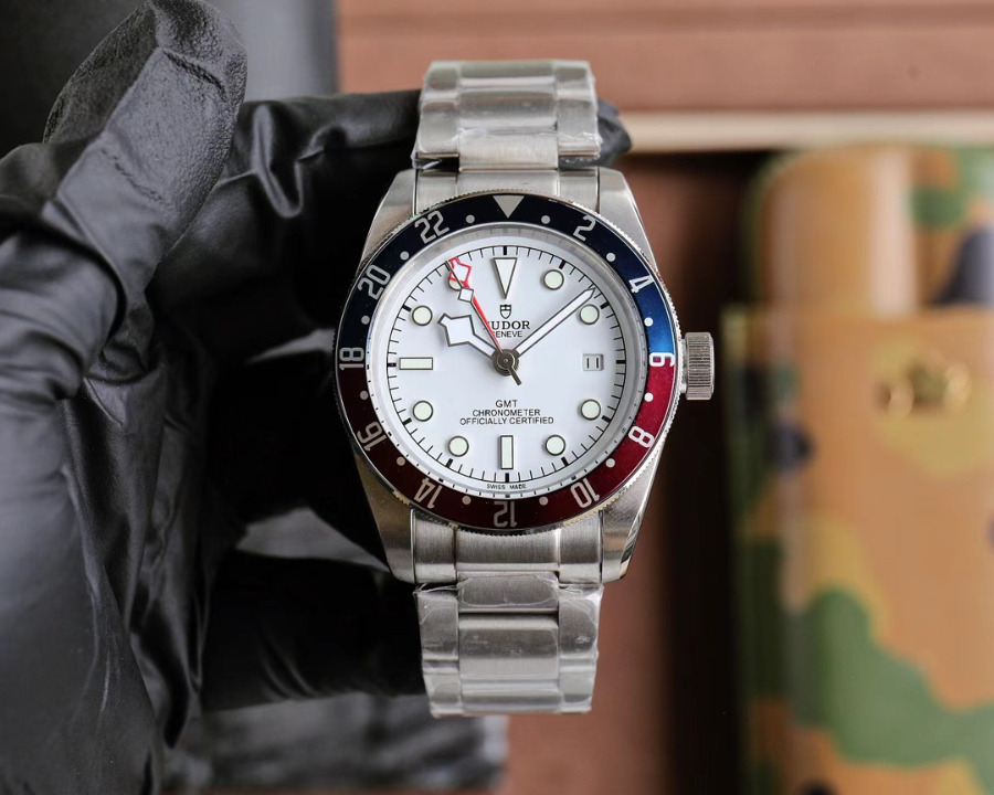 tudor_xxxxx_big_00001.jpg
