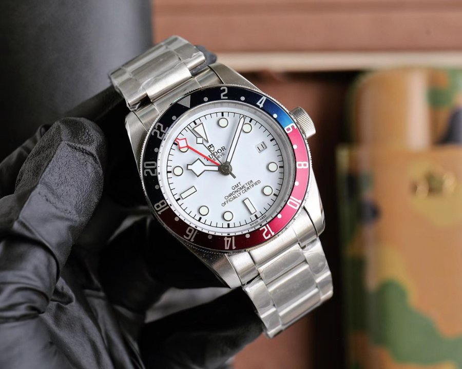 tudor_xxxxx_big_00002.jpg